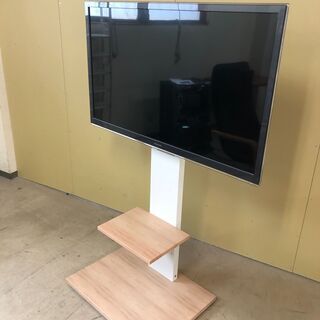 47型テレビ　掛け型テレビ台付き！