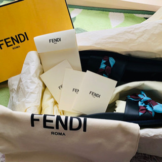 FENDIのサンダルになります。