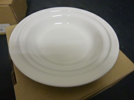 新品未使用品　激安大特価 NARUMI(ナルミ) プレート 皿 プロスタイル ホワイト 13cm マフィンディッシュ 日本製 8725-33584 8枚セット