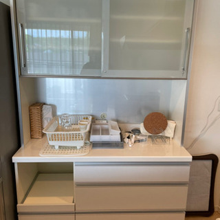 ニトリ製キッチンボード　食器棚