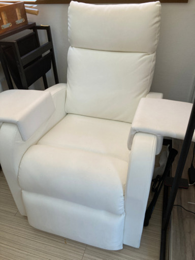 ネイル施術用リクライニングチェアお譲りします 手台もサービスします W R 三軒茶屋のその他の中古あげます 譲ります ジモティーで不用品の処分