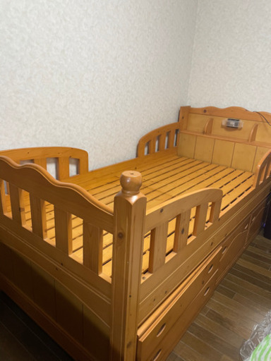 木製二段ベッド　引き出し付きです。