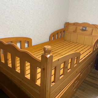 【ネット決済】木製二段ベッド　引き出し付きです。
