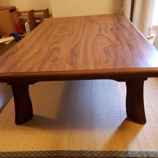 「値下げ」木製テーブル