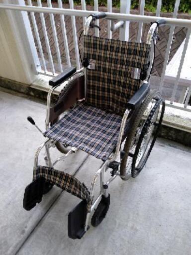車椅子　MIKI製　持ち手両方ブレーキ付き　折り畳み車いす
