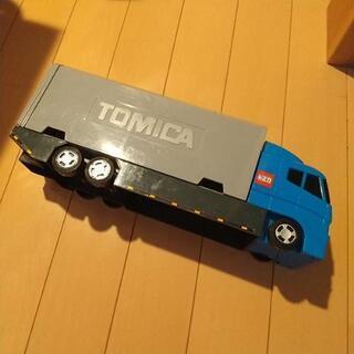 トミカ   トミカが収納できる大型トラック