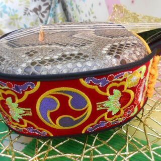 二日間限定　現品販売369.800円　銘苅春政作　沖縄三線黒檀蛇皮本張り　入手困難希少