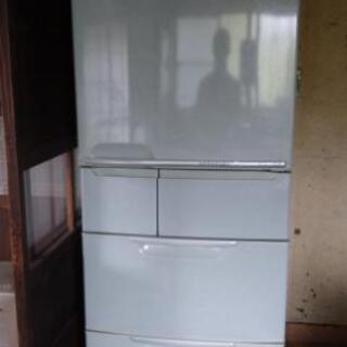 [６月中旬終了] ジャンク品 東芝製の古い冷蔵庫 型番、製造年不...