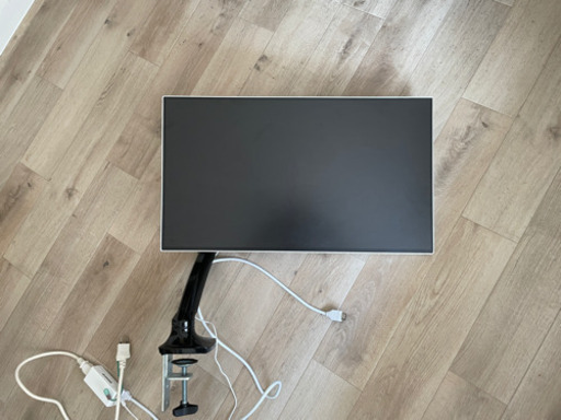 LG 23.8インチモニターとモニターアーム