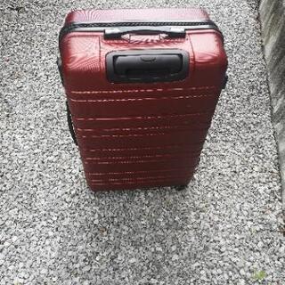 非常に軽い 赤いスーツケース