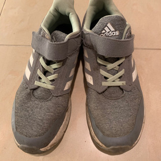 adidasスニーカー