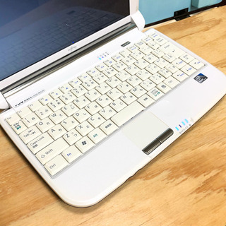 安心決済対応　美品　Windows10 オフィス2016 wi-fiあり　カメラ搭載