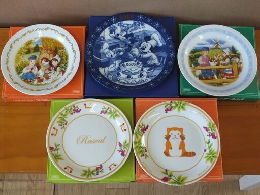 ミッキーマウスと仲間たちの イヤープレート 00 あらいぐまラスカル ２枚 フランダースの犬 2枚 Desafio 岡山の食器 プレート の中古あげます 譲ります ジモティーで不用品の処分