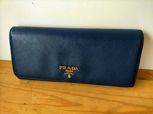 プラダ　　PRADA　財布プラダ  青