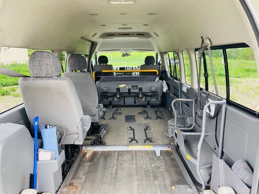 予約受付してます!福祉車両レンタカー!希少なハイエースのリフト車