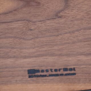 MASTERWAL(マスターウォール)のウォールナット無垢材の木肌が美しいリビングテーブル「ヘヴン」。シンプルな丸テーブルは北欧スタイルなどに♪リビングを上品で洗練された空間へ導いてくれます☆