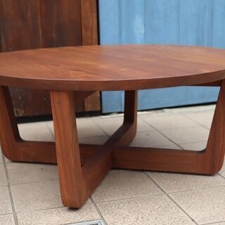 MASTERWAL(マスターウォール)のウォールナット無垢材の木肌が美しいリビングテーブル「ヘヴン」。シンプルな丸テーブルは北欧スタイルなどに♪リビングを上品で洗練された空間へ導いてくれます☆