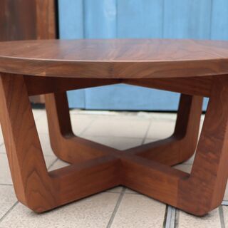 MASTERWAL(マスターウォール)のウォールナット無垢材の木肌が美しい