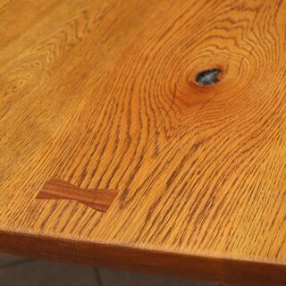EAST WOOD(イーストウッド)のオーク無垢材を使用したダイニングテーブルです。和モダンな雰囲気の低めのデザインはリビングでも活躍するLDテーブルです♪伊東家具
