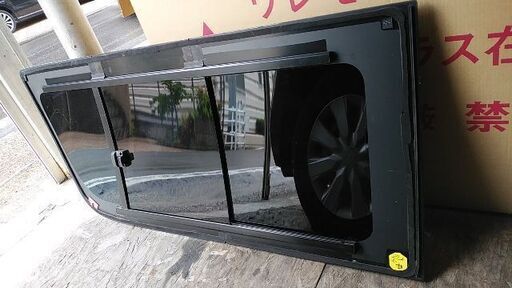 トヨタ(純正) スライドドアガラス 小窓付き 右側 のパーツ