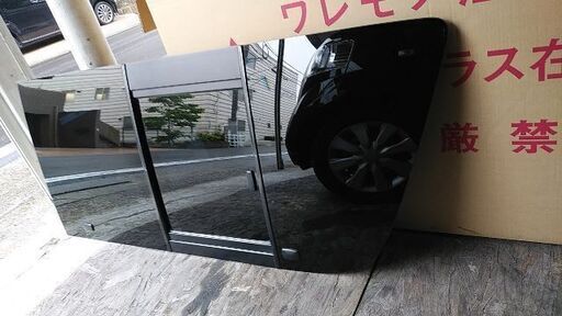 ハイエース200系3型前期に使用していた「小窓付き」左右スライド ハイエース200系3型前期に使用していた「小窓付き」左右スライド