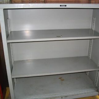 スチールガラスキャビネット　中古２台　鍵付き
