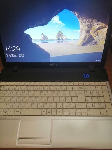 富士通 4コア8スレッドCore i7搭載 メモリ4G HDD320G　CDDVD読み書きテンキー 大画面15.6インチ液晶　Wifi対応 最新windows10