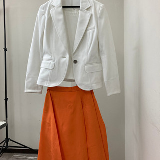 値下げ‼️白ジャケット ブラウス オレンジスカート 3点セット