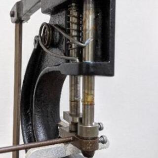 工業用足踏み式スタッズ打ち工具 NO.2 Hand Feed Foot Machine ( No.2 SPOTS SETTER )  | Standard Rivet company スタンダードリベットカンパニー