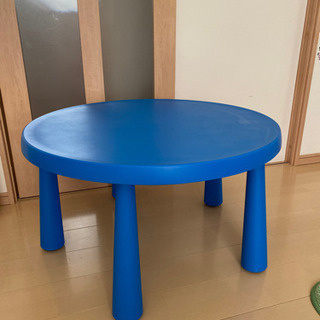 IKEA プラスチック製円形テーブル