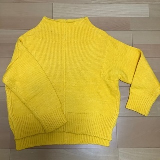 Visの黄色のセーター