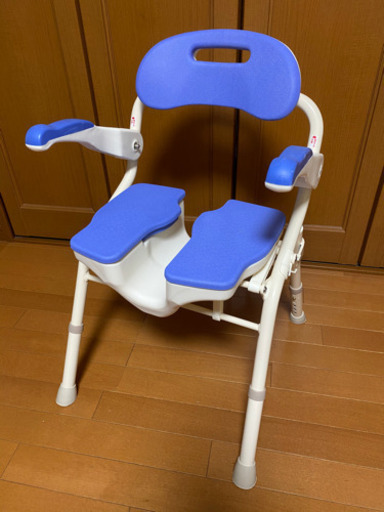 【決定】介護用お風呂椅子☆シャワーベンチ☆安寿☆座ったままシャワーでお尻が洗えます！