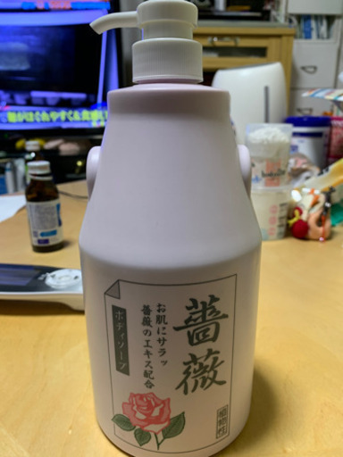 未使用の1200mlのボディーソープ4本売ります。