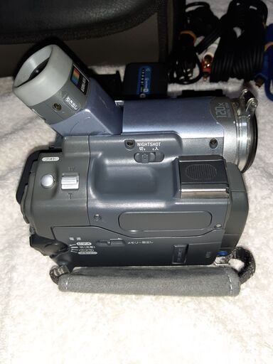 値下げしました　専用ケース付きビデオカメラ　SONY  DCR-TRV22K