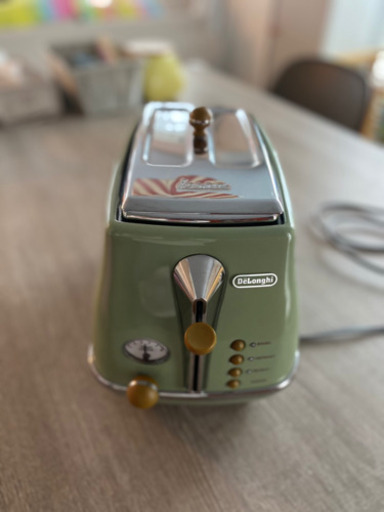 デロンギ　ポップアップトースター　オリーブ