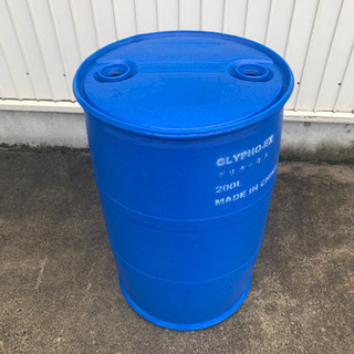 ②プラスチックドラム缶200リットル。雨水、農業用水。