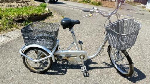 【売ります】三輪車(シルバー)