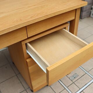 人気のMUJI（無印良品）のオーク無垢材パーソナルデスク&ワゴン 