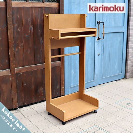 karimoku(カリモク家具)よりハンガーラック AT5511です。シンプルデザインのコートハンガーはキャスターと木製フック付きで機能性も抜群！コンパクトなのでリビングやお子様のお部屋にもおススメ♪