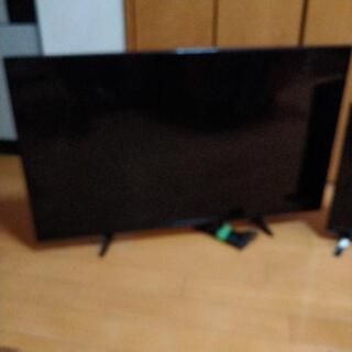 画面に少し亀裂があるようで、筋が入りますが、それ以外は正常です