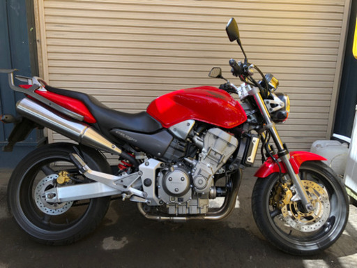 ホンダ　CB900ホーネット！　赤！　最近あまり見かけなくなりましたね…。