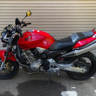 ホンダ　CB900ホーネット！　赤！　最近あまり見かけなくなりましたね…。