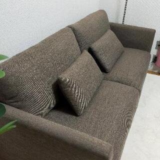半新しいソファ