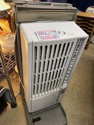 中古激安！　窓用エアコン　Haier　ルームエアコンウインド形　冷房専用 　通電確認済　2019年製　JA-16T  本体サイズ：幅34cmX奥行き20cmX高さ78cm 　フレームサイズ：幅37cmX厚み6cmX最小の高さ87cm  【KBE077】　￥9,800！！