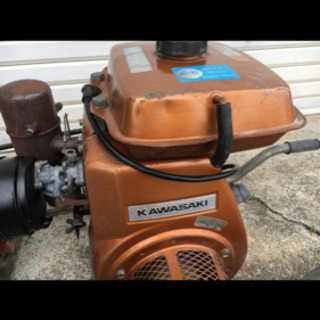 ガソリンエンジンと取り付け台