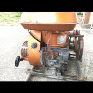 ガソリンエンジンと取り付け台