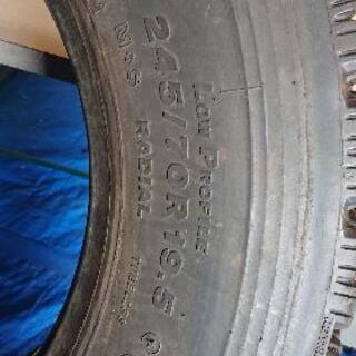 (更にお値下げ)トラック用ブリジストンのスタッドレスタイヤ