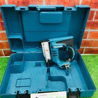 マキタ PT350D 充電式ピンタッカ【リライズ野田愛宕店】【店頭取引限定】【中古】【管理番号：ITGPWOY5X6N4】 マキタ PT350D 充電式ピンタッカ【リライズ野田愛宕店】【店頭取引限定