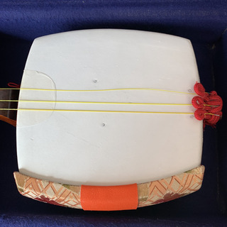 紅木 中棹 表四つ皮 裏犬皮 三味線 ケース付 紅木 中棹 表四つ皮 裏犬皮 三味線 ケース付