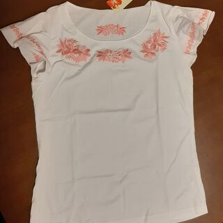 花柄刺繍フレンチスリーブTシャツ